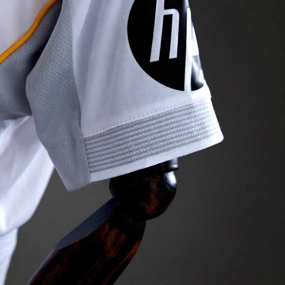 Real-Madrid-25-26-Hjemmedrakt-Ermedetaljer