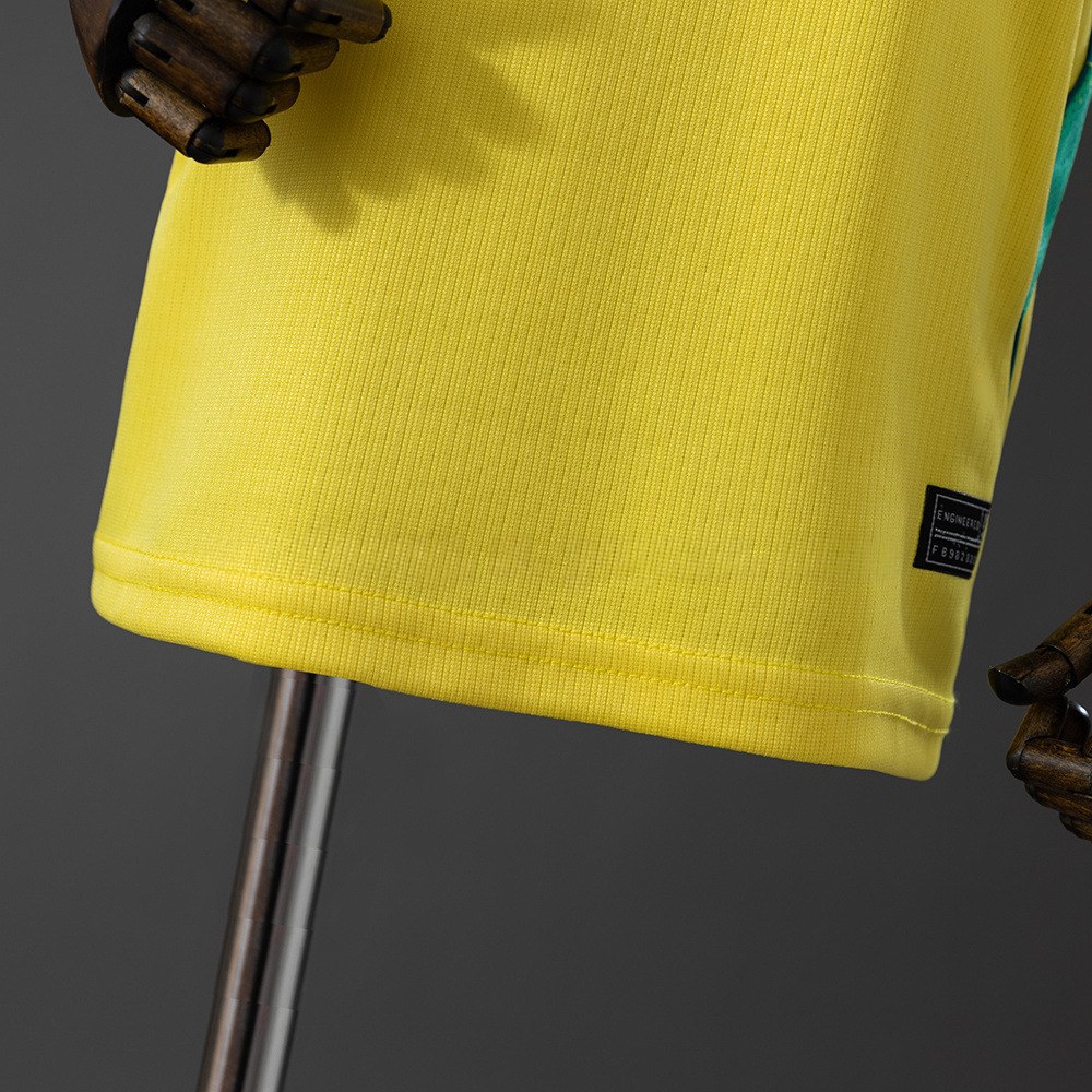 Detalj av den nedre kanten på Brasil-trøyen