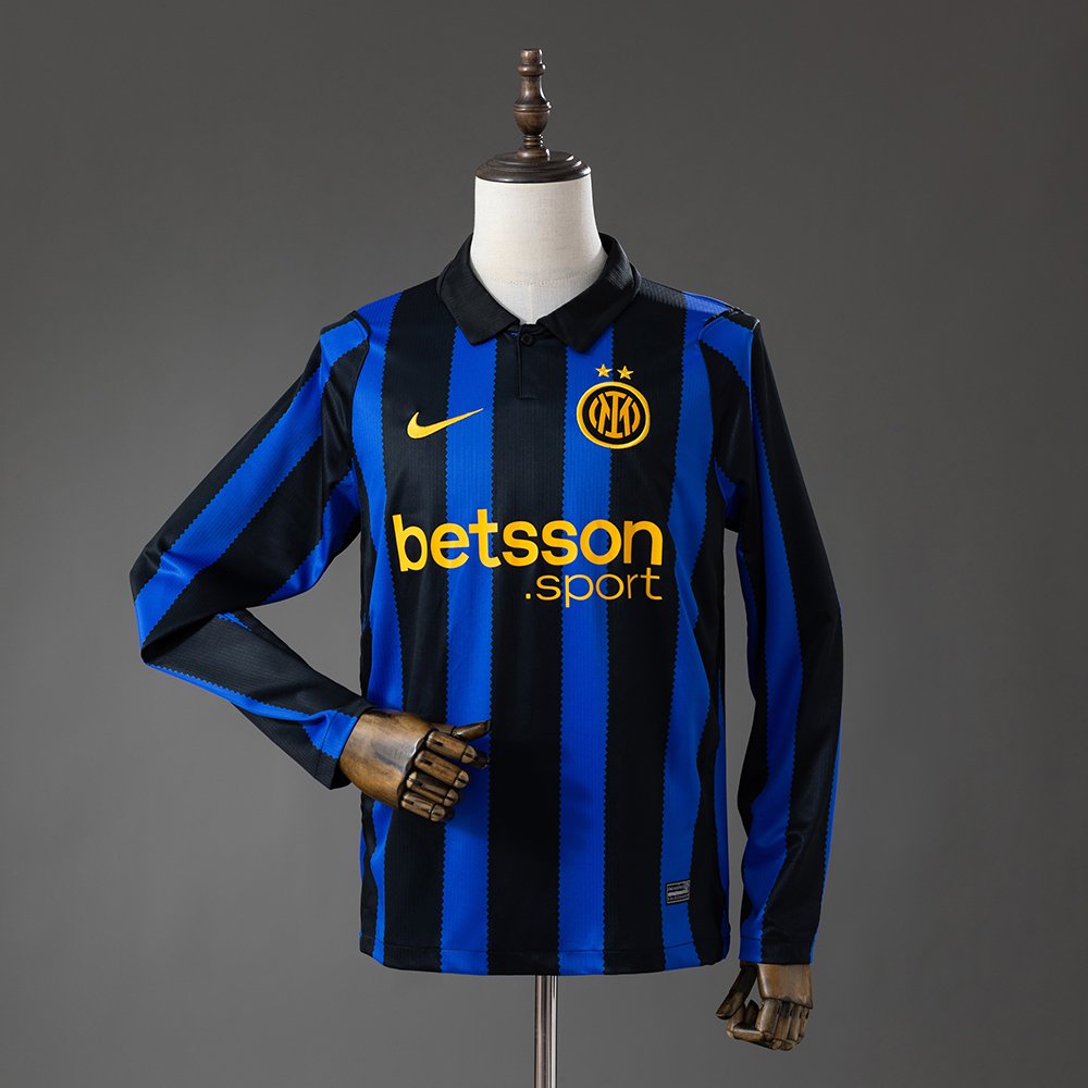 Inter Milan 26/27 langermet hjemmedrakt herre med svarte og blå striper og svart polokrage