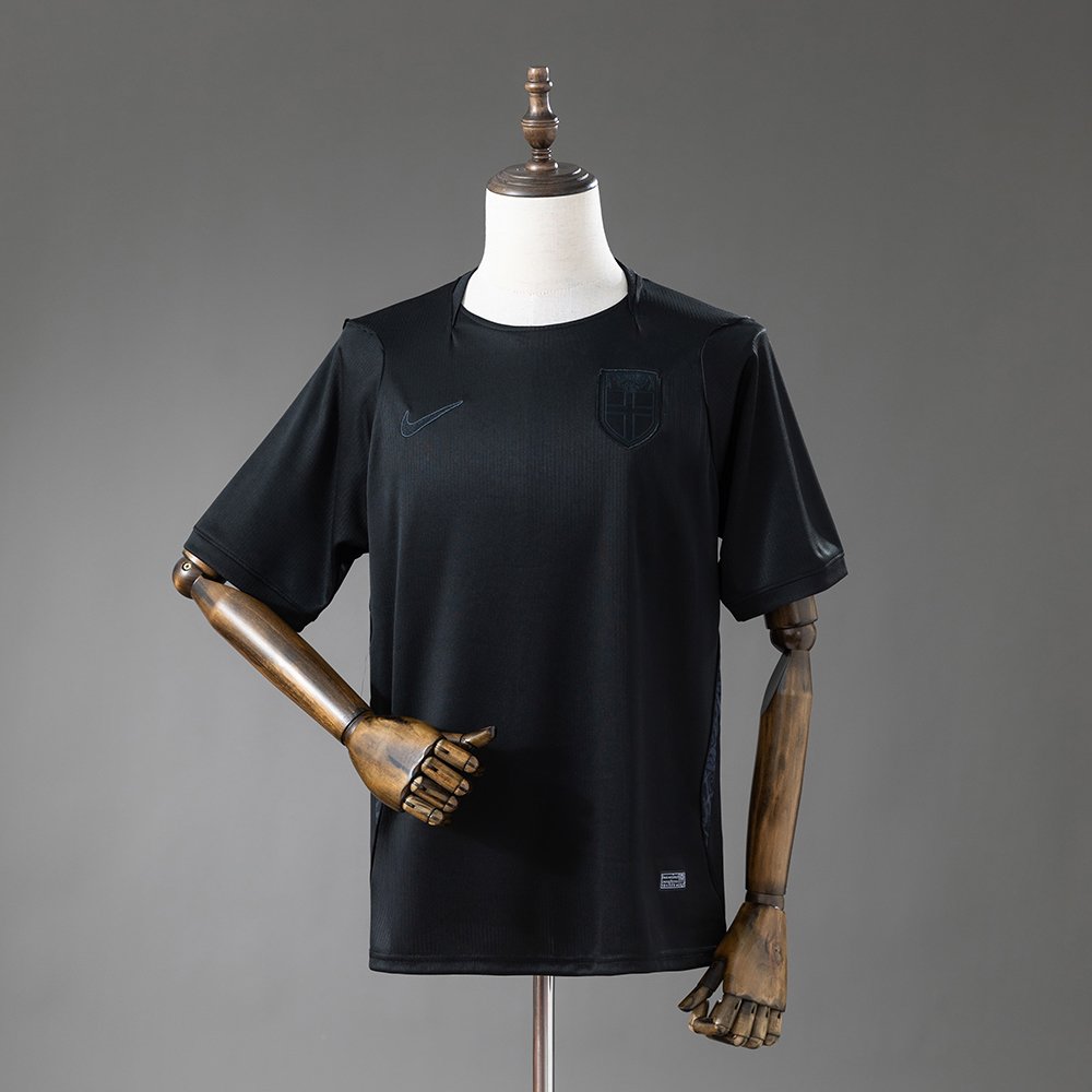 Forsiden av den offisielle sorte bortedrakten til Norge for VM 2026, med et stilrent design