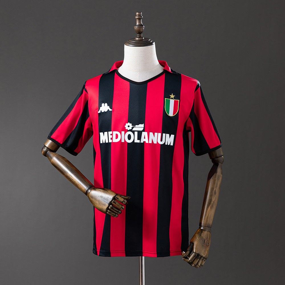 AC Milan retro drakt 8889 – hjemmetrøye