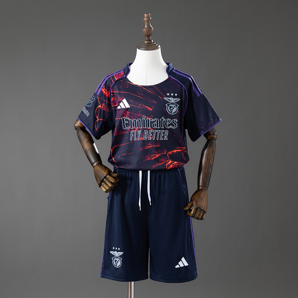 Benfica 2526 fjerdedrakt barn mørk fotballdrakt sett med shorts