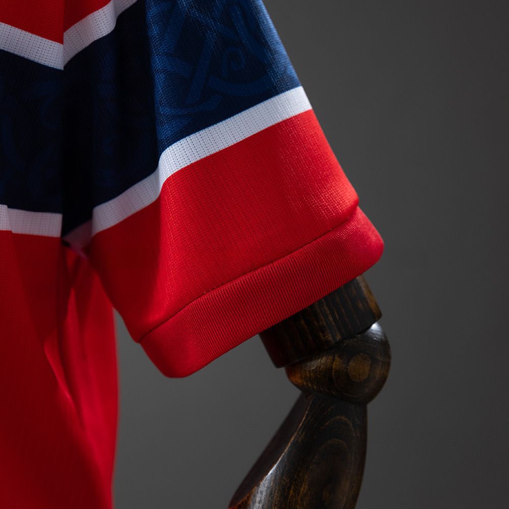Detaljer på ermene av den norske drakten, designet for komfort under VM 2026