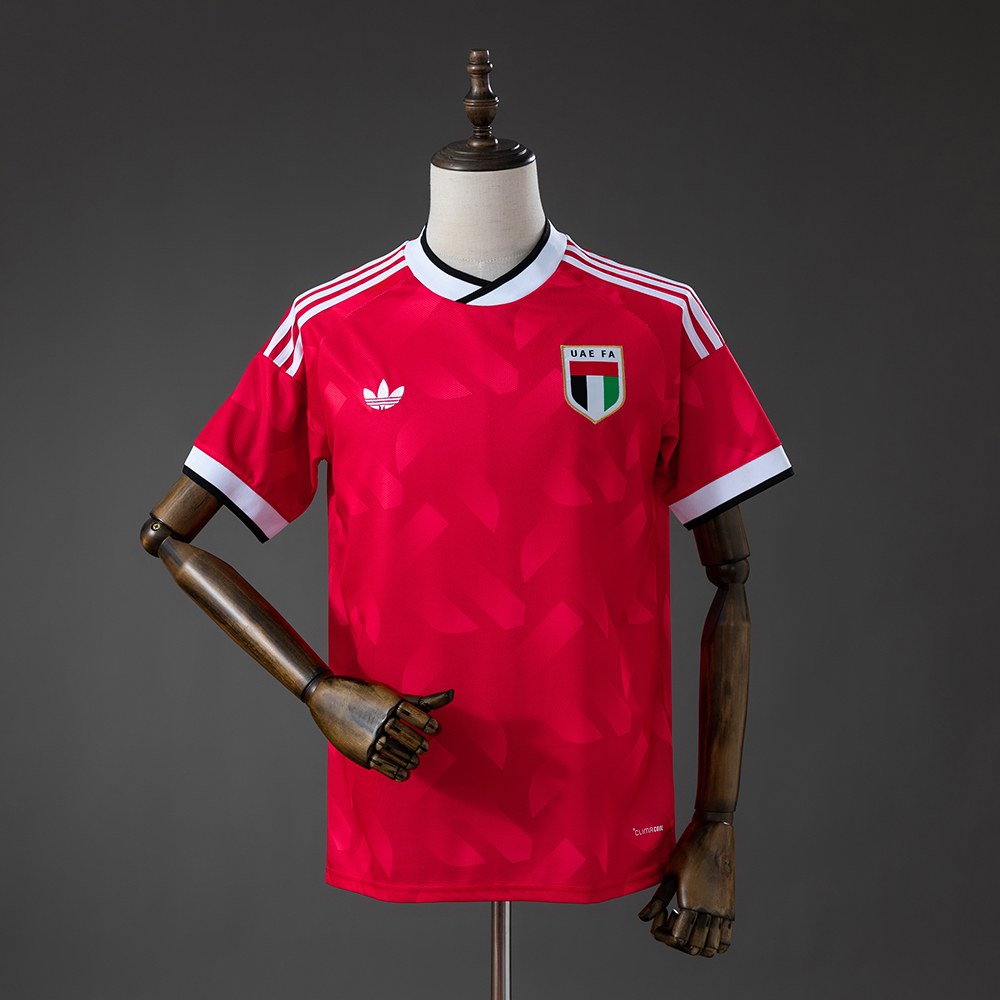 De forente arabiske emirater (UAE) 2026 bortedrakt rød VM fotballdrakt