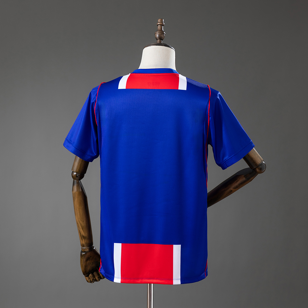 PSG 2627 hjemmedrakt med klassisk Hechter-design