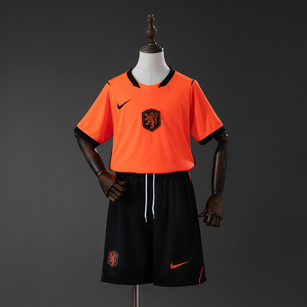 Nederland VM Drakt 2026 barn hjemmedrakt oransje med shorts