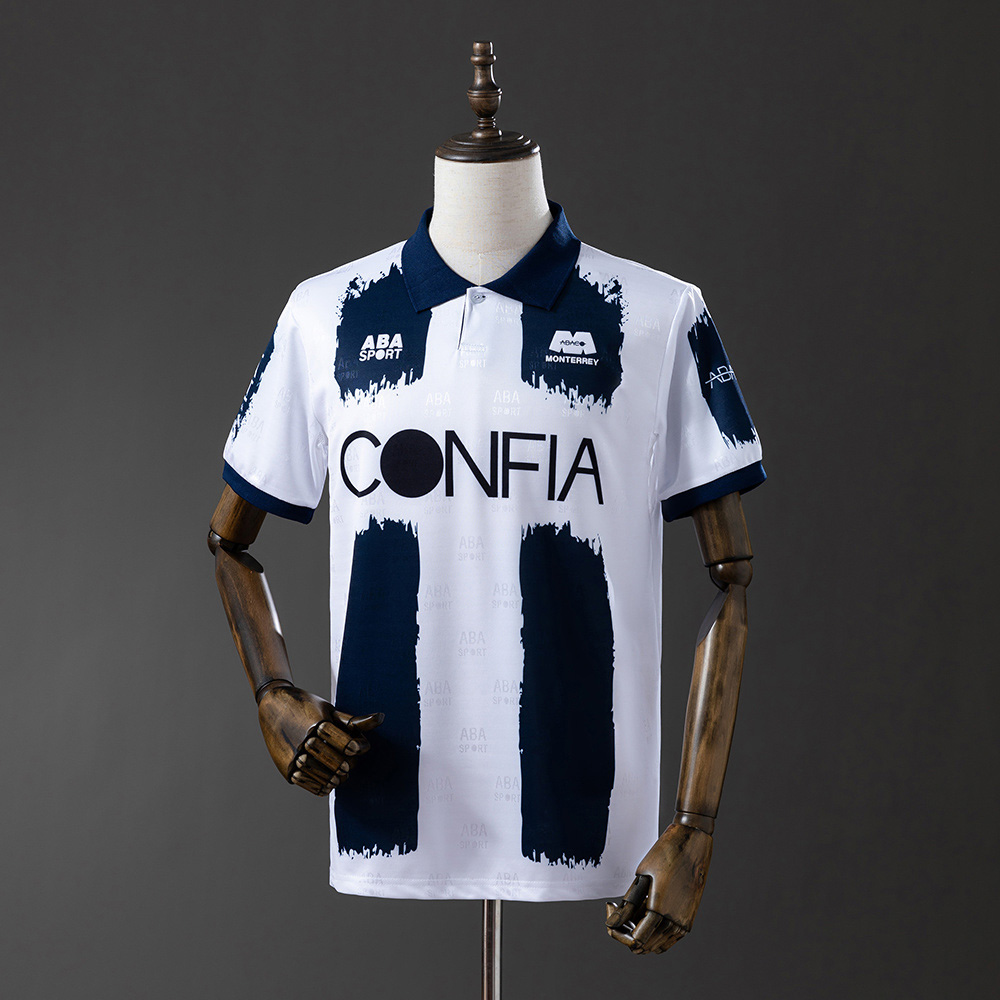 Kjøp Monterrey retrodrakt fra 1995/96 med blå penselstriper, klassisk krage og ekte 90-tallsstil. Kan tilpasses med navn og nummer!