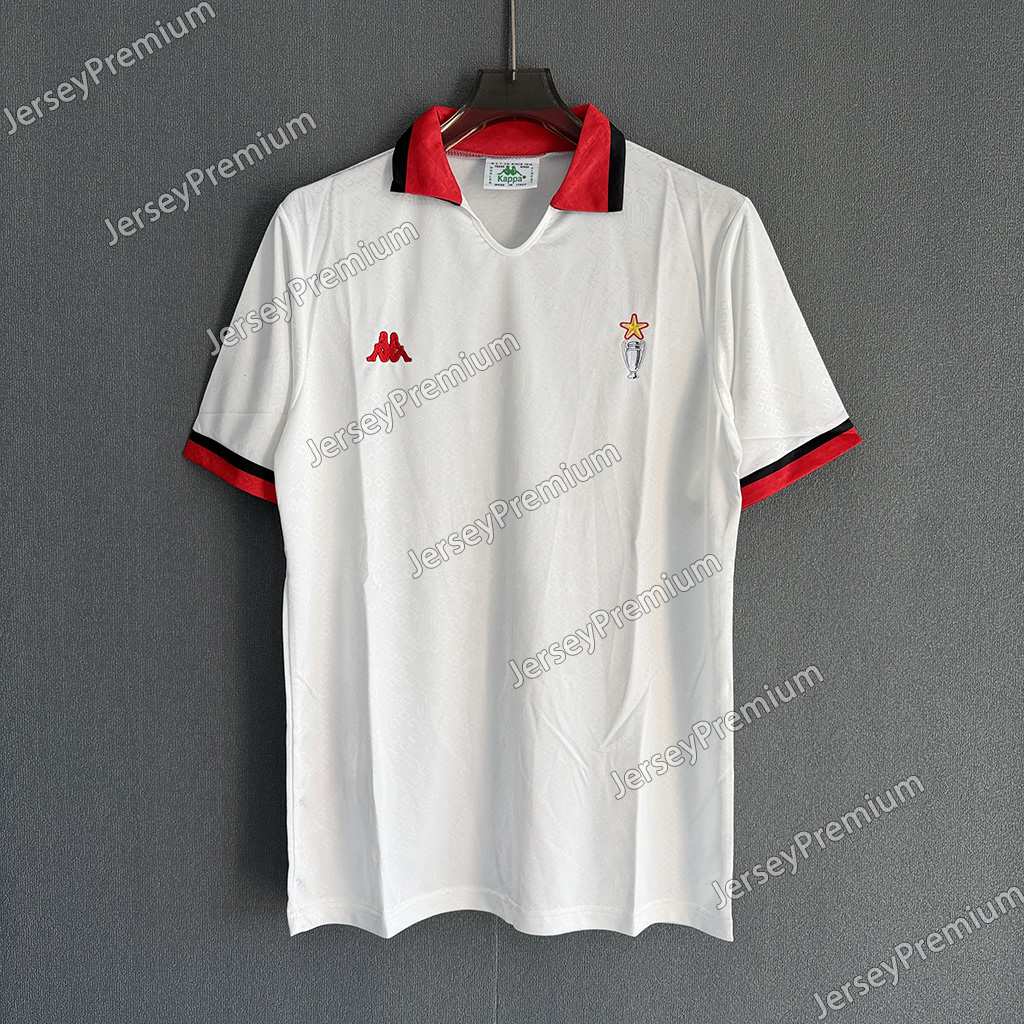 Hvit AC Milan 89/90 retrodrakt fra Europacupfinalen mot Benfica