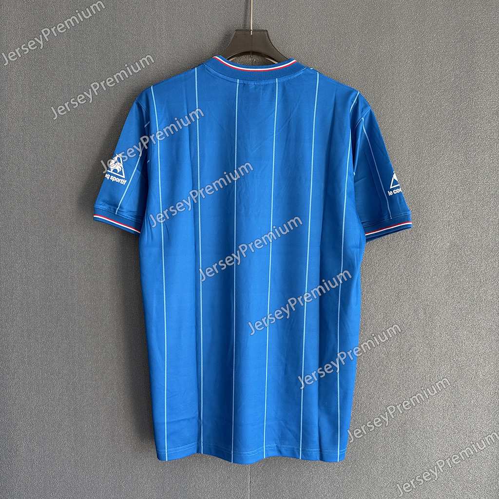 Baksiden av blå Chelsea retrodrakt fra sesongene 1981/82 og 1982/83