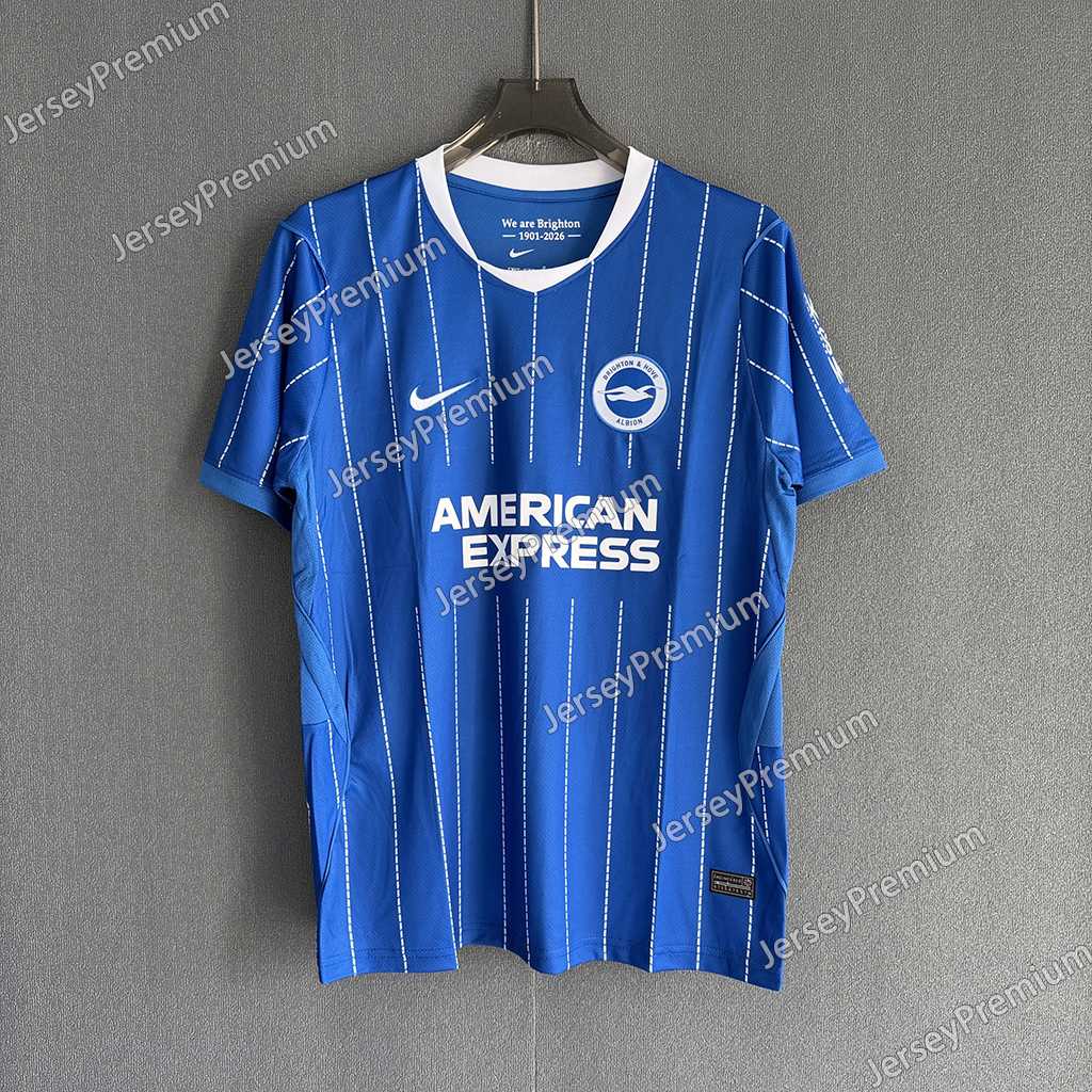 Blå Brighton hjemmedrakt 26/27 med hvite nålestriper og GROSS 13