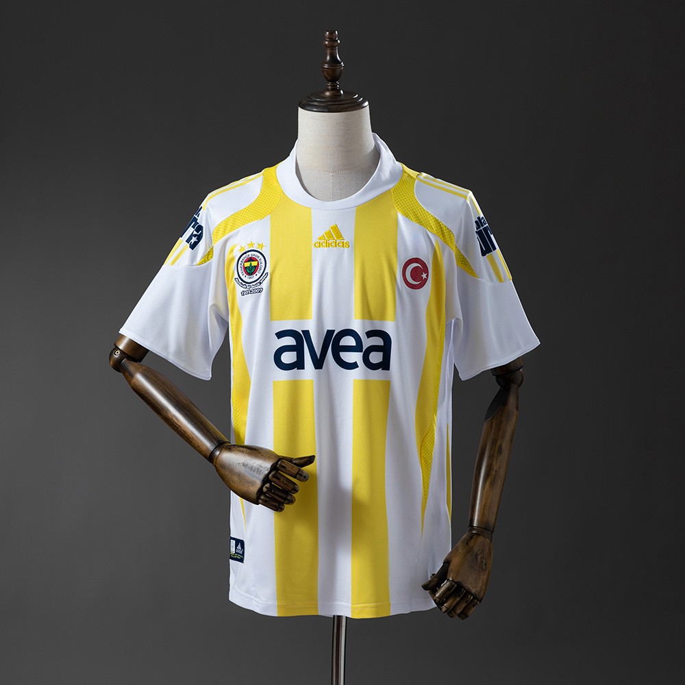 Fenerbahçe retro hjemmedrakt 2007/08 med gule og marineblå striper, sett forfra