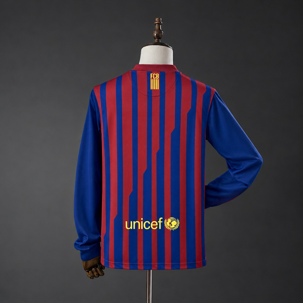Barcelona retrodrakt 2011/12 sett bakfra, i langermet utgave uten navn og nummer