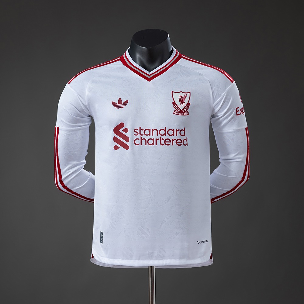 Liverpool 26/27 langermet spillerutgave i hvitt med rødstripet V-hals og røde detaljer langs ermene