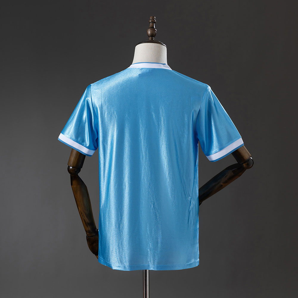 Manchester City 1986/87 lyseblå hjemmedrakt retro med hvit krage og klassisk brystmotiv