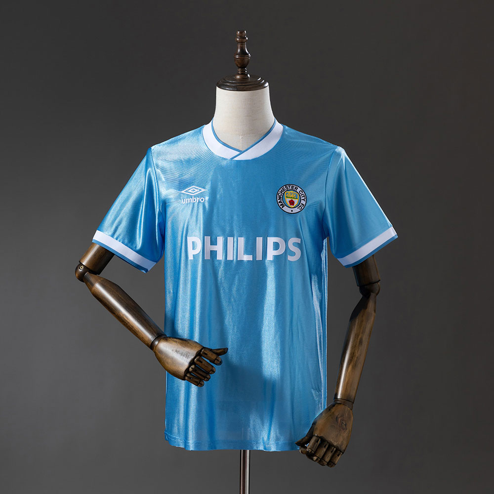Manchester City 1986/87 lyseblå hjemmedrakt retro med hvit krage og klassisk brystmotiv