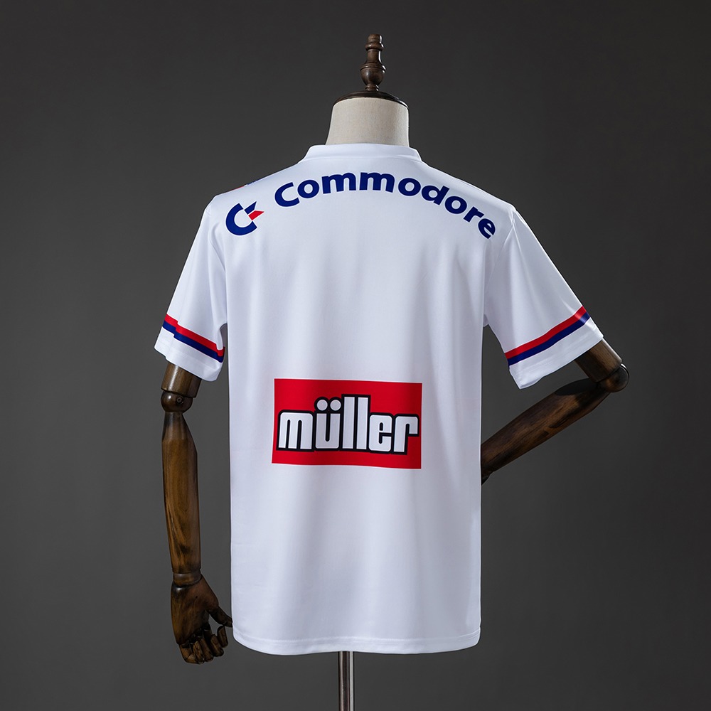Baksiden av hvit PSG hjemmedrakt fra sesongen 1991/92