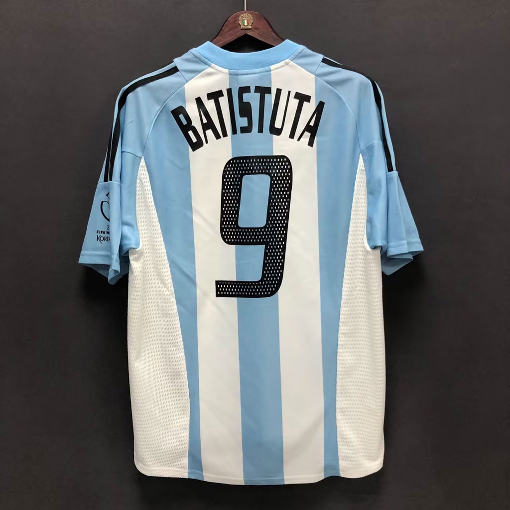 Argentina 2002 retrodrakt med svart BATISTUTA-navn og nummer 9 på ryggen