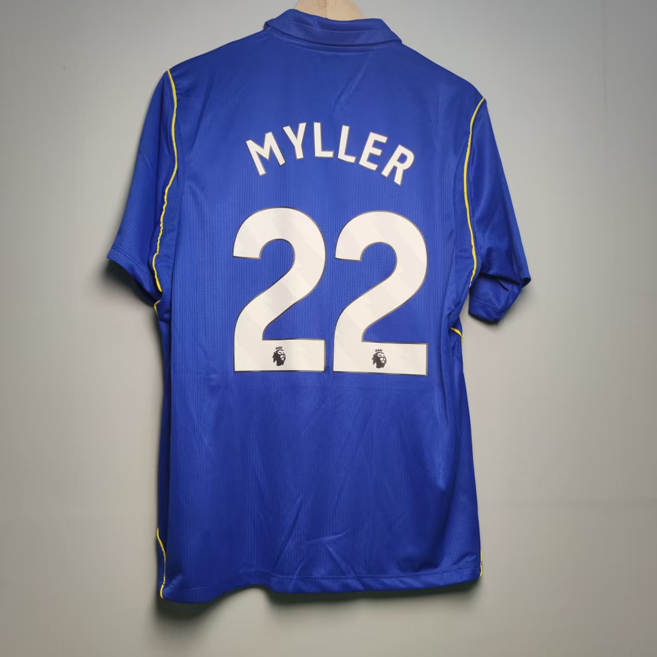 Blå Chelsea hjemmedrakt 26/27 til herre med hvitt MYLLER 22-trykk på ryggen