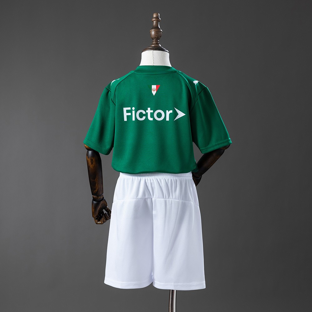 Baksiden av Palmeiras draktsett 2026 for barn med grønn overdel og hvit shorts