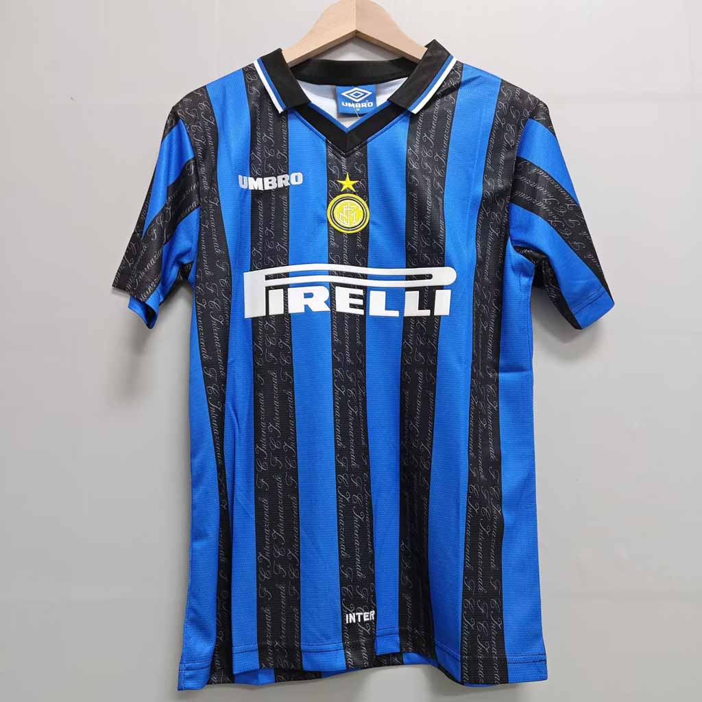 Inter Milan 1997/98 kortermet retrodrakt med svarte og blå striper og polokrage