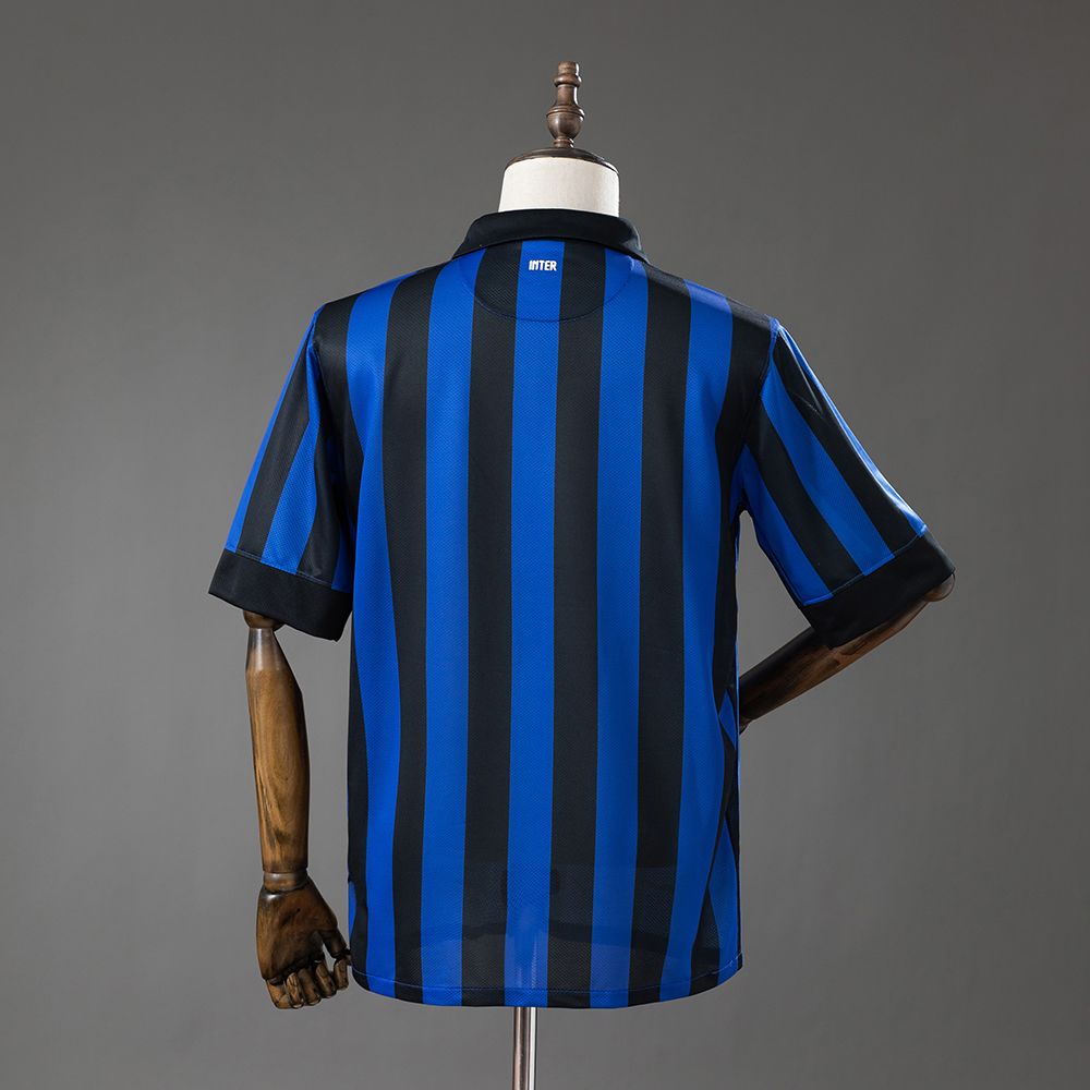 Baksiden av Inter Milan 2011/12 blå og svart retrodrakt for herre