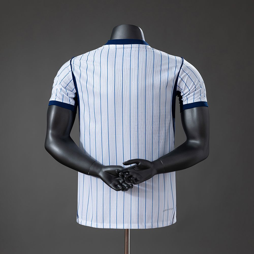 Baksiden av Inter Milan 2026/27 bortedrakt for herre med vertikale blå striper