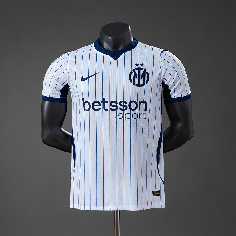 Inter Milan 2026/27 hvit bortedrakt for herre med blå nålestriper sett forfra