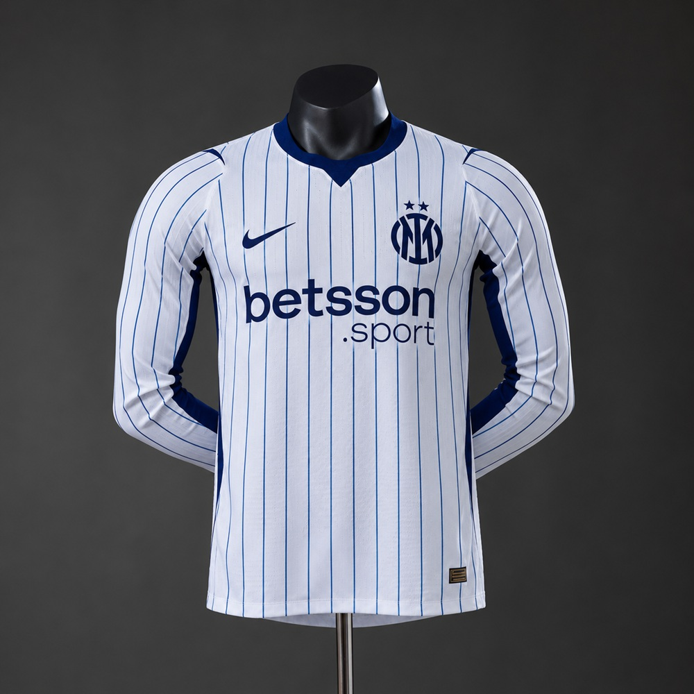 Inter Milan 2026/27 langermet bortedrakt for herre i hvitt med blå nålestriper