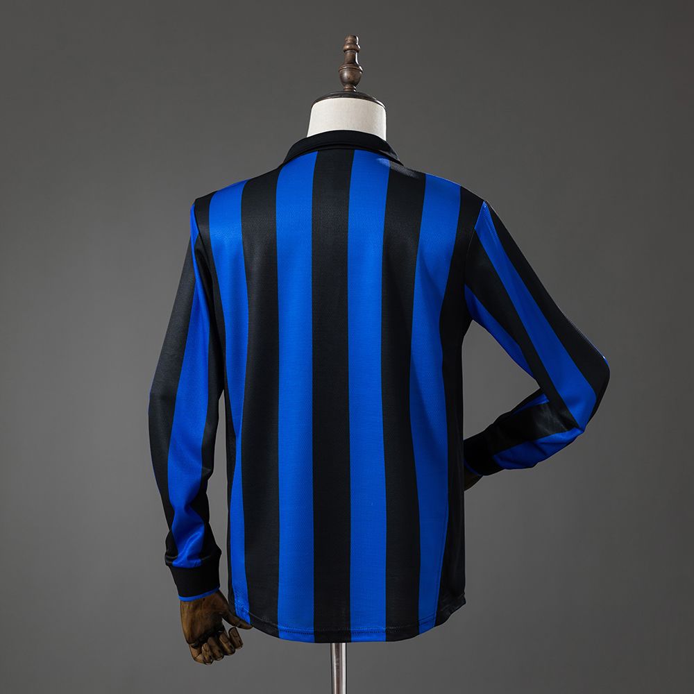 Inter Milan 98/99 langermet retro hjemmedrakt sett bakfra uten navn og nummer