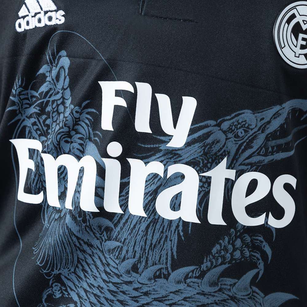 Real Madrid retro draktsett barn 2014/15 i svart med langermet overdel og shorts